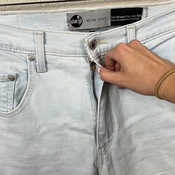 Levis Silver Tab Mom Jean Light Wash High Rise Sz 32 - Picture 4 of 14
